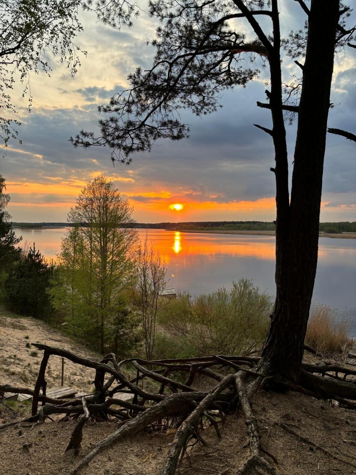 River Bank Vacation Home Jūrkalne Kültér fotó