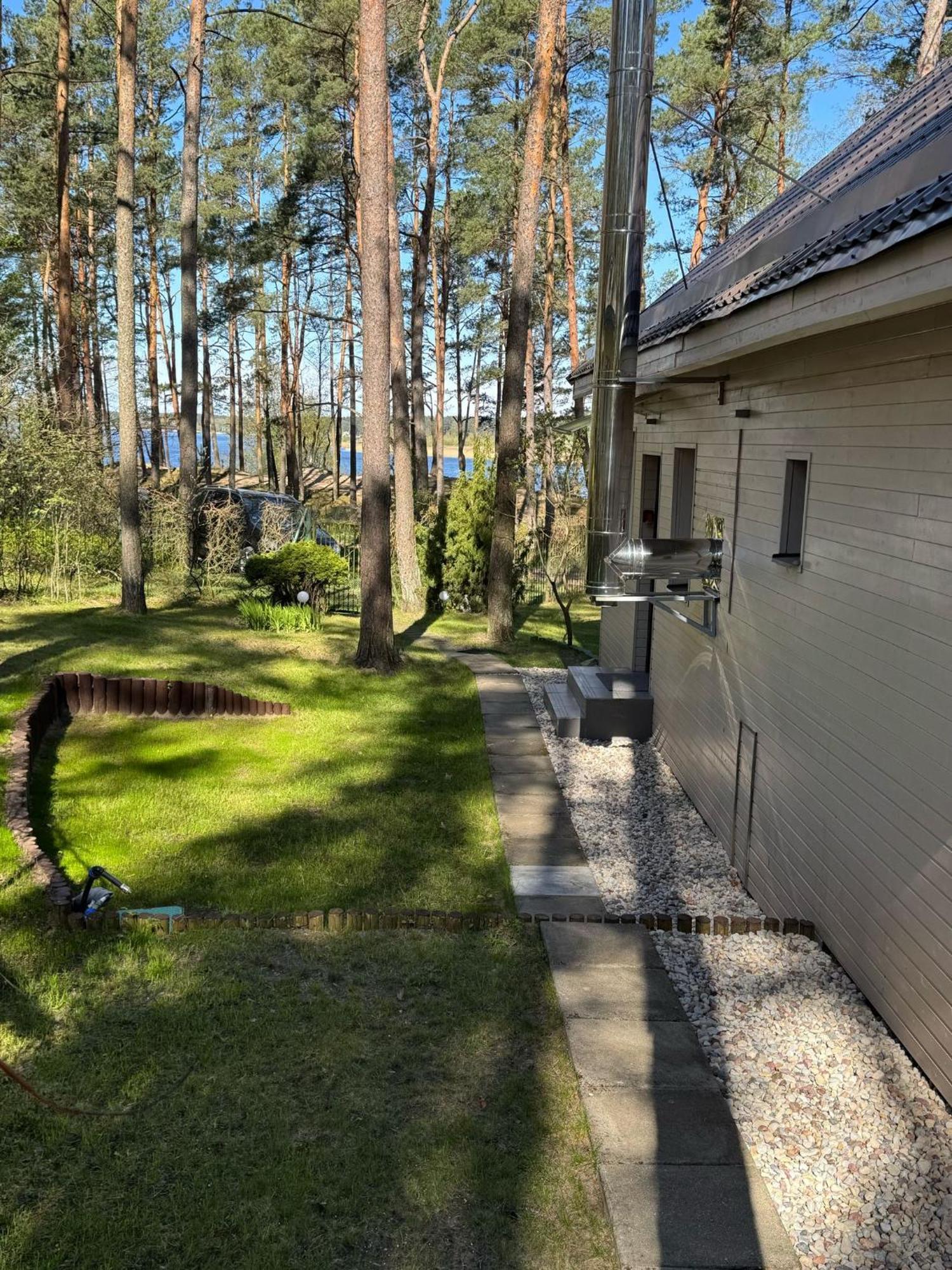 River Bank Vacation Home Jūrkalne Kültér fotó